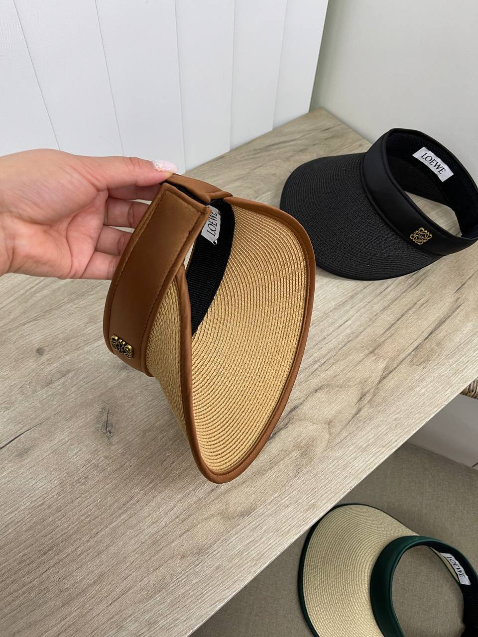 Стильный козырек Loewe BP-30715 Стильный козырек Loewe BP-30715