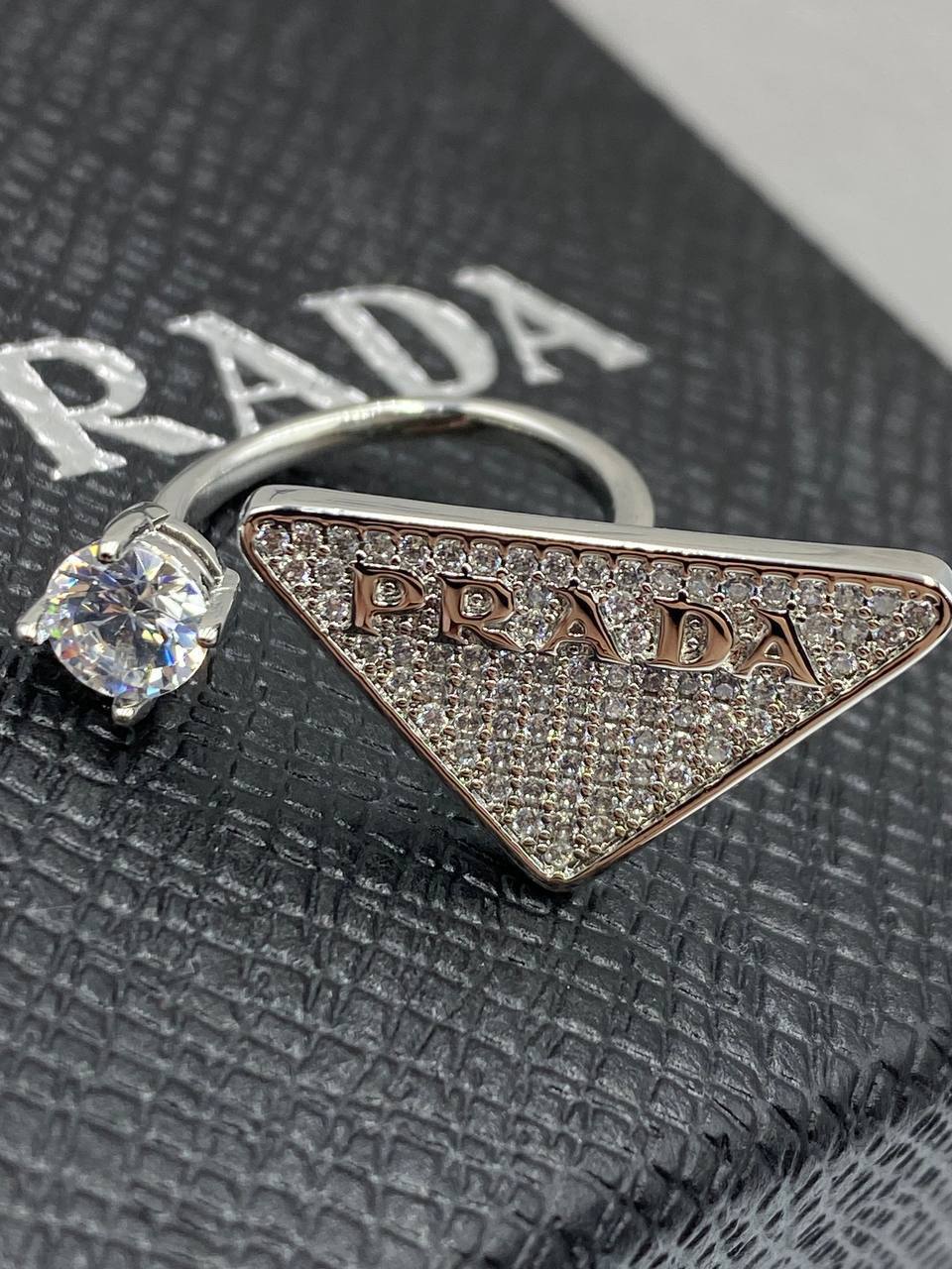 Кольцо Prada премиальное BP-42582 Кольцо Prada премиальное BP-42582