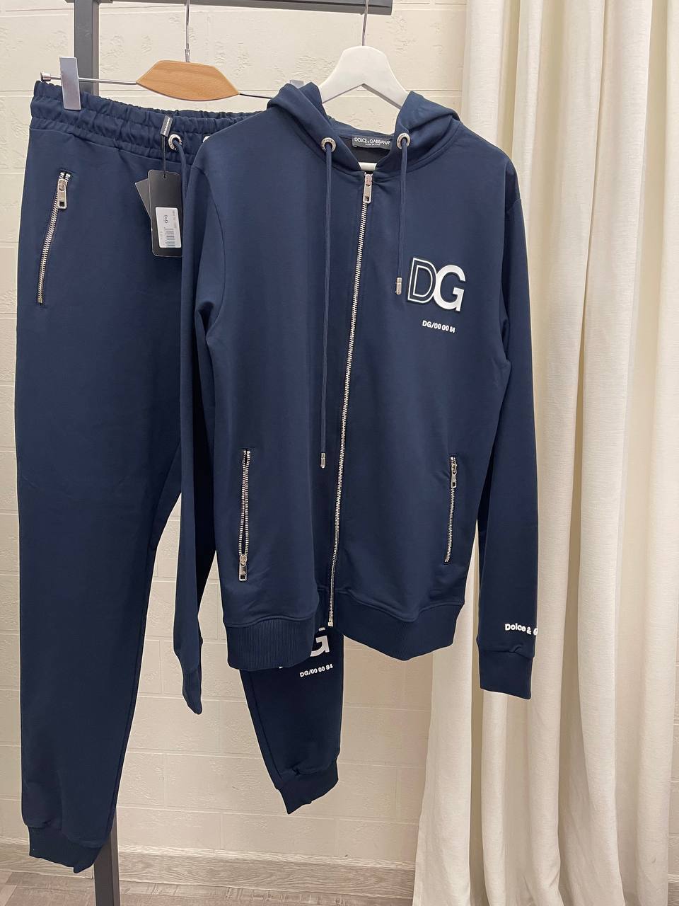 Спортивный костюм с рельефным логотипом синий Dolce & Gabbana BP-14445 Спортивный костюм с рельефным логотипом синий Dolce & Gabbana BP-14445