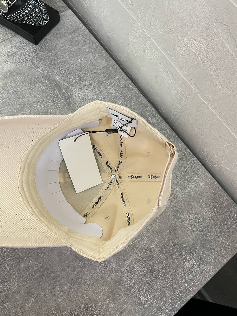 Бейсболка Yves Saint Laurent BP-48802 коллекционная Бейсболка Yves Saint Laurent BP-48802 коллекционная