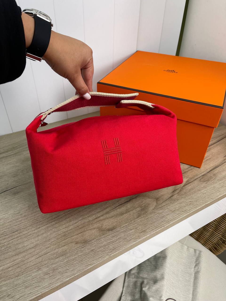 Коллекционная косметичка красная женская Hermes BP-19733 Коллекционная косметичка красная женская Hermes BP-19733