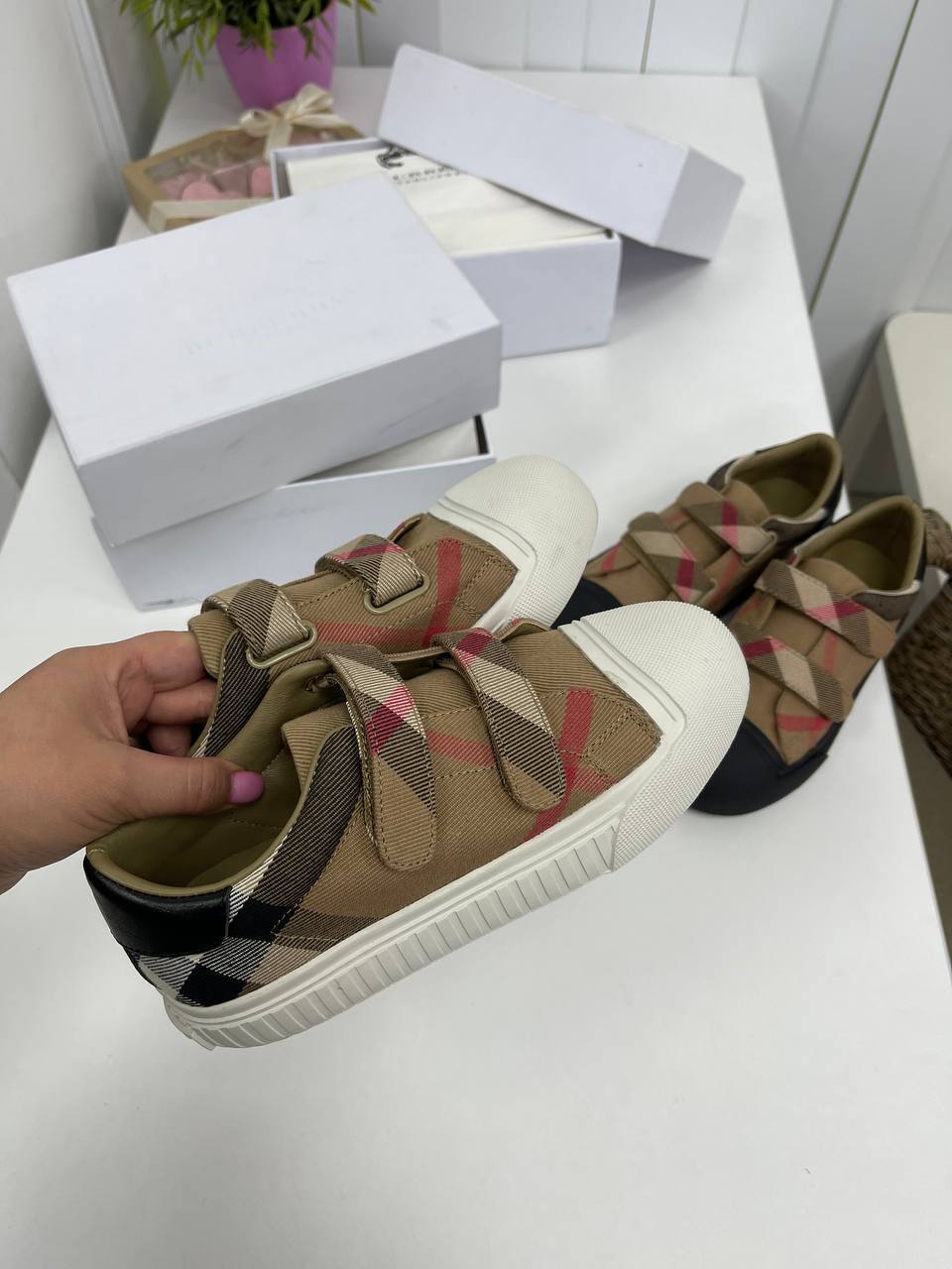 Модные кеды Burberry BP-29940 Модные кеды Burberry BP-29940