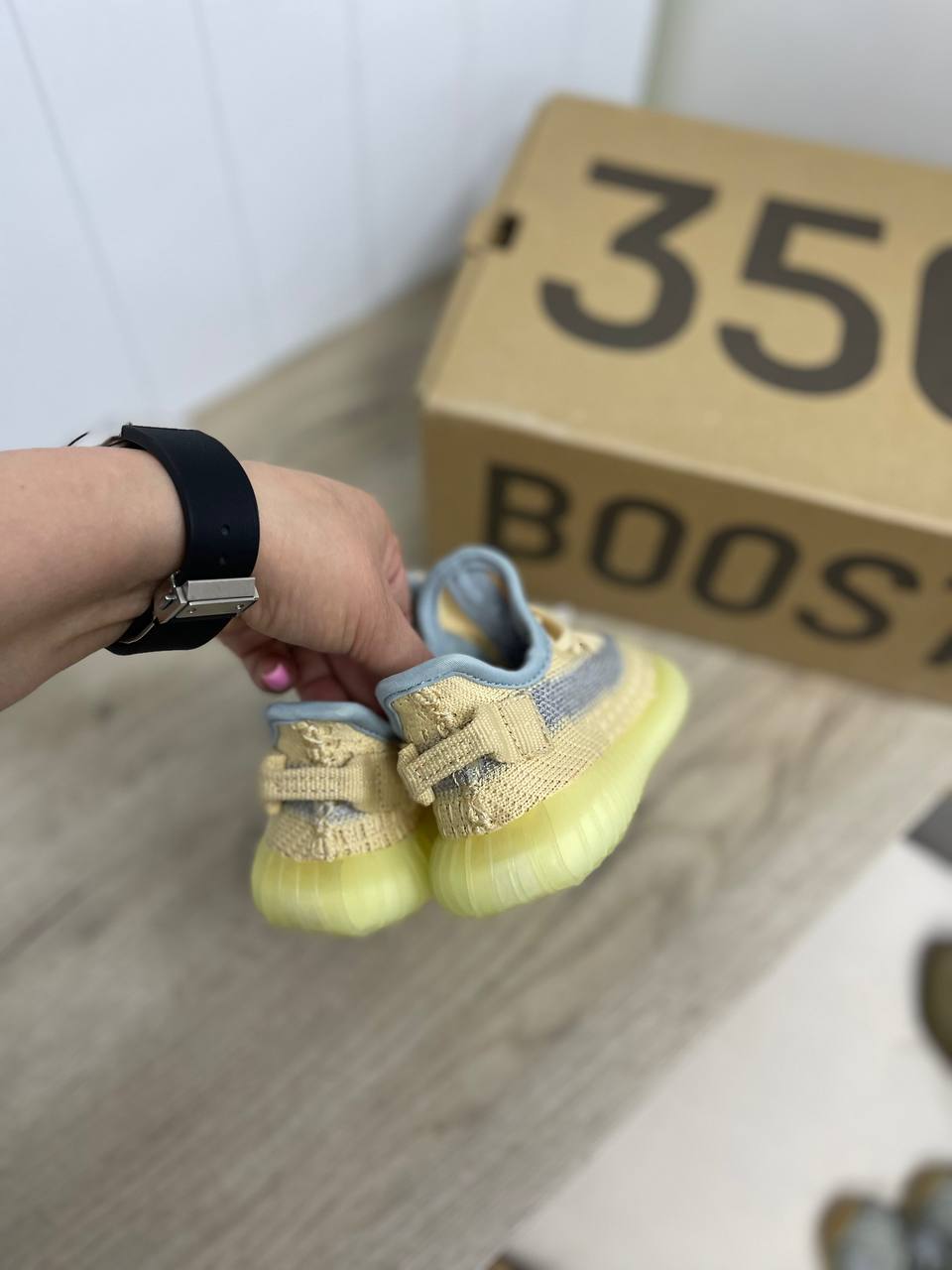 Желтые кроссовки Adidas Yeezy Boost BP-28857 Желтые кроссовки Adidas Yeezy Boost BP-28857