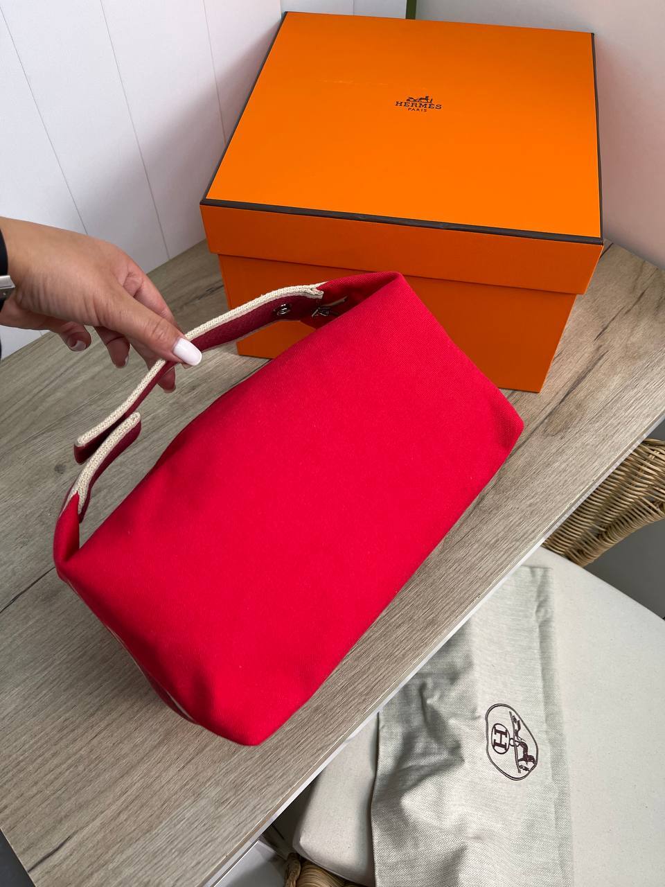 Коллекционная косметичка красная женская Hermes BP-19733 Коллекционная косметичка красная женская Hermes BP-19733