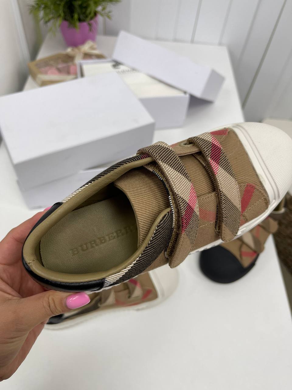 Модные кеды Burberry BP-29940 Модные кеды Burberry BP-29940