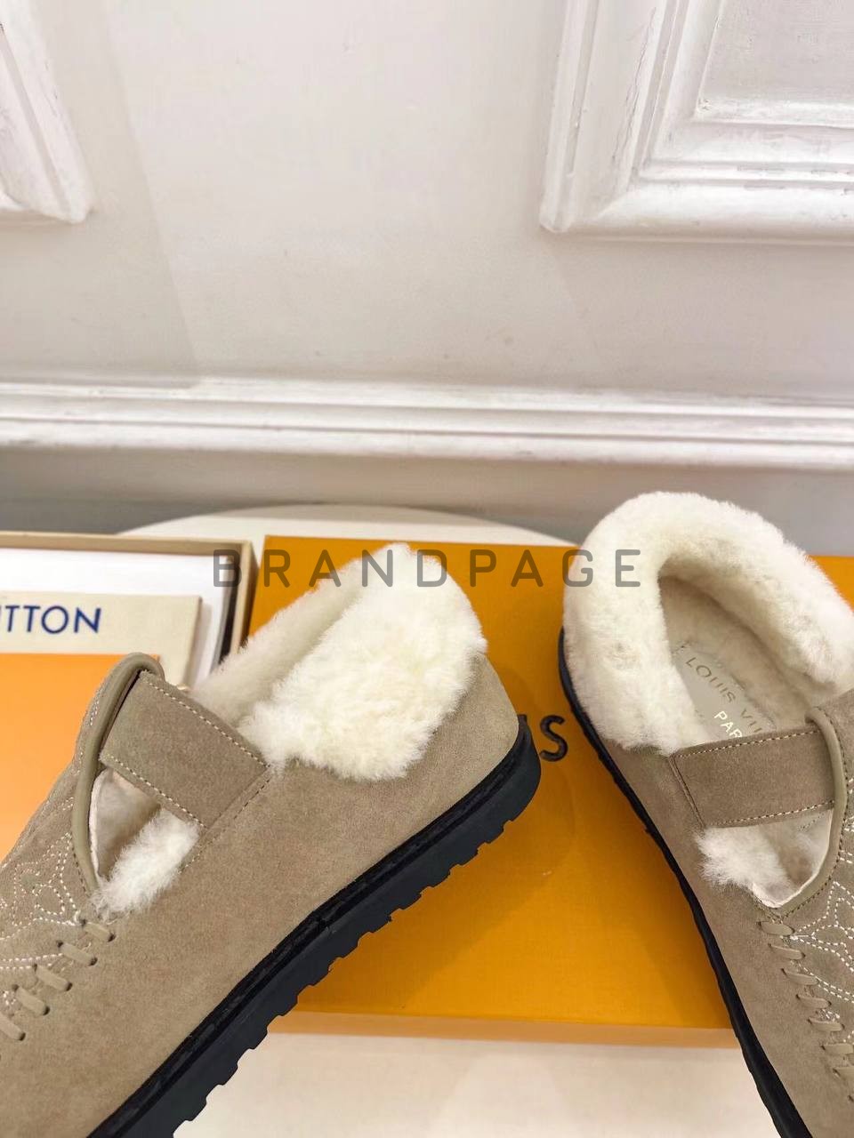 Сандалии Louis Vuitton с мехом BPLUX12443 Сандалии Louis Vuitton с мехом BPLUX12443