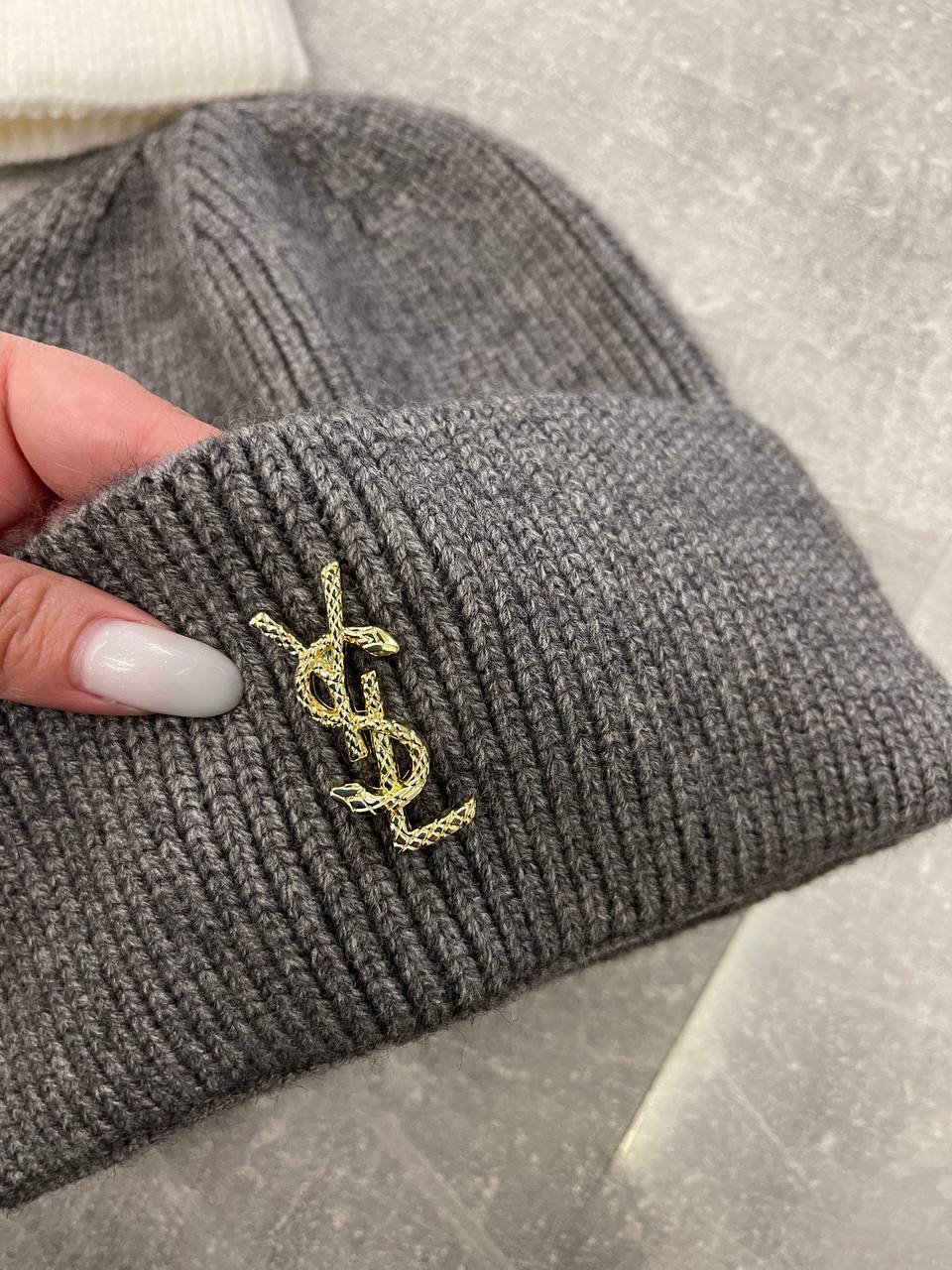 Коллекционная шапка Yves Saint Laurent BP-43152 Коллекционная шапка Yves Saint Laurent BP-43152