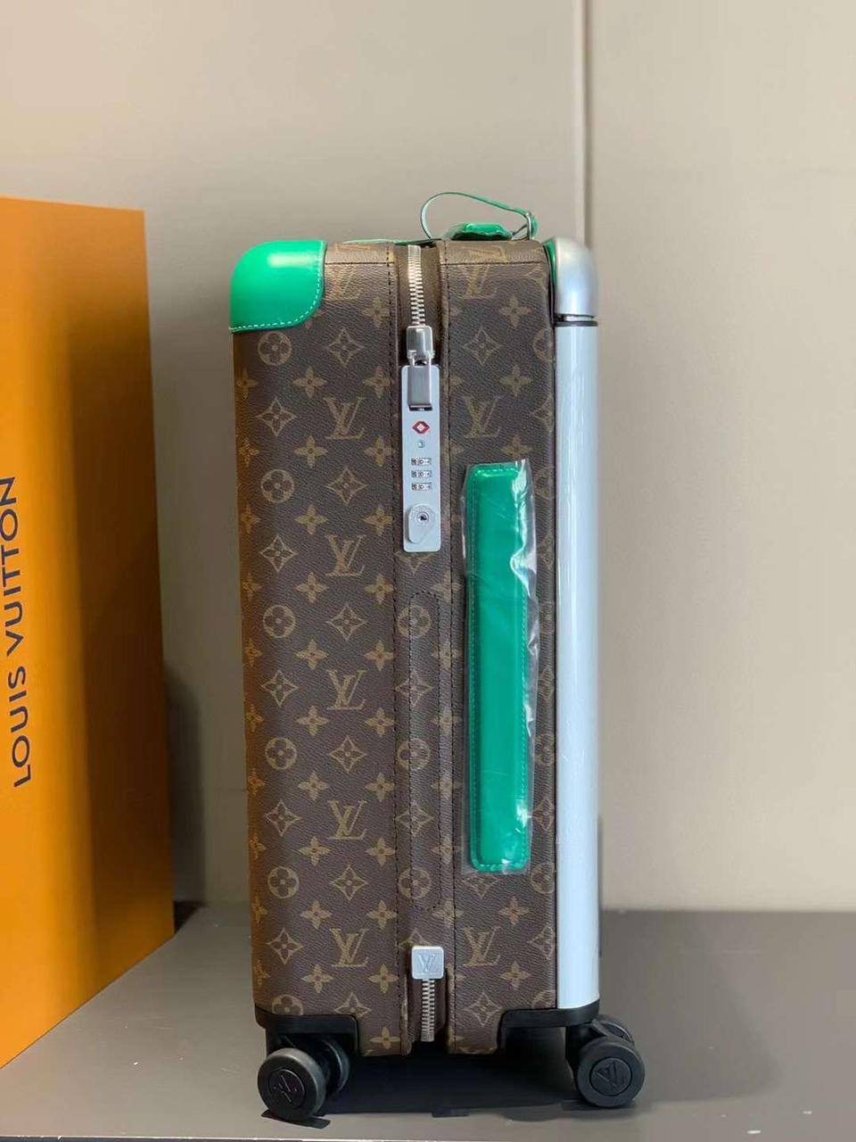Чемодан 52 / 32 / 22 см Louis Vuitton BP-45333 Чемодан 52 / 32 / 22 см Louis Vuitton BP-45333