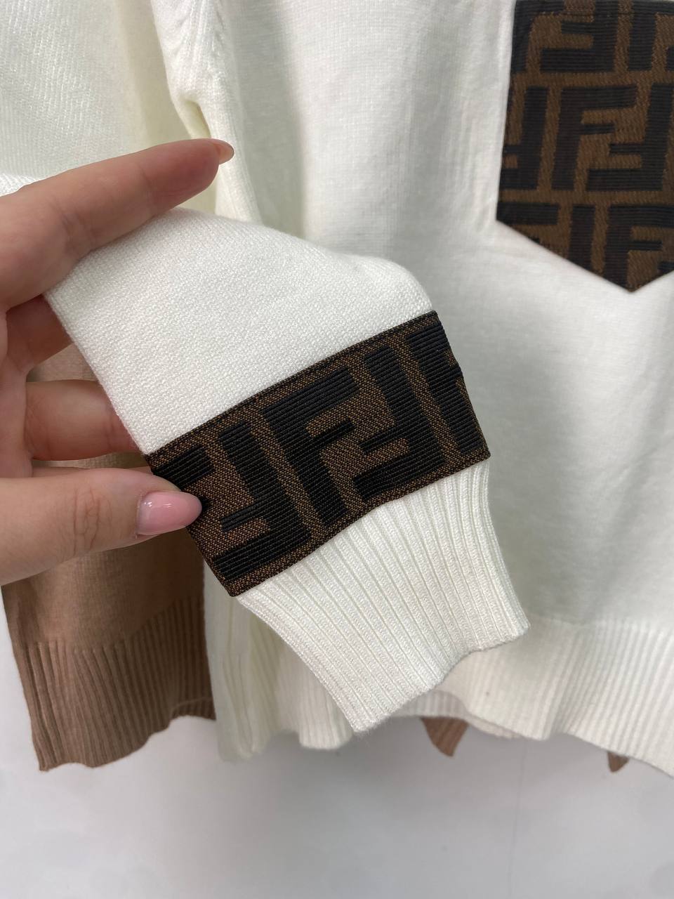 Модный свитер Fendi BP-17885 Модный свитер Fendi BP-17885