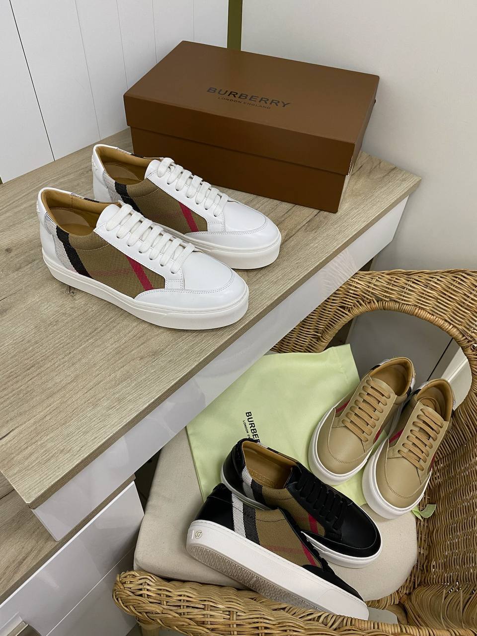 Burberry повседневные женские кеды BP-34658 Burberry повседневные женские кеды BP-34658