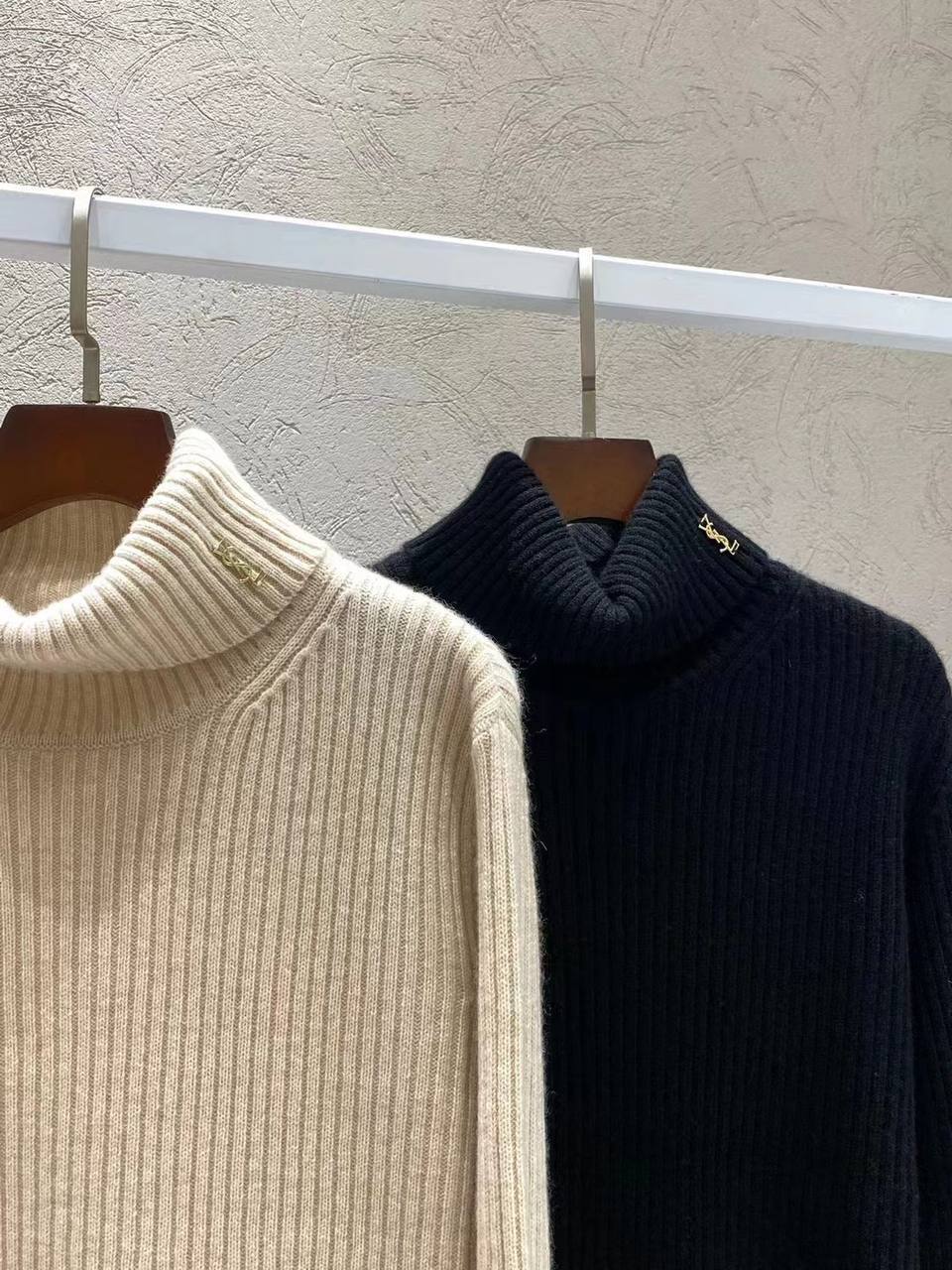 Коллекционная водолазка Yves Saint Laurent BP-26279 Коллекционная водолазка Yves Saint Laurent BP-26279