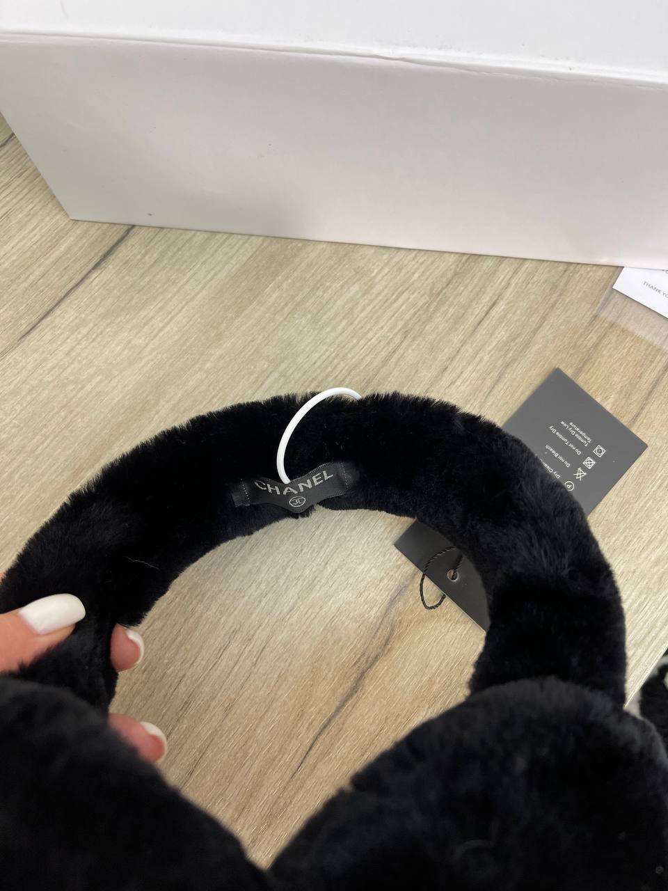 Коллекционные наушники меховые Chanel BP-43727 Коллекционные наушники меховые Chanel BP-43727