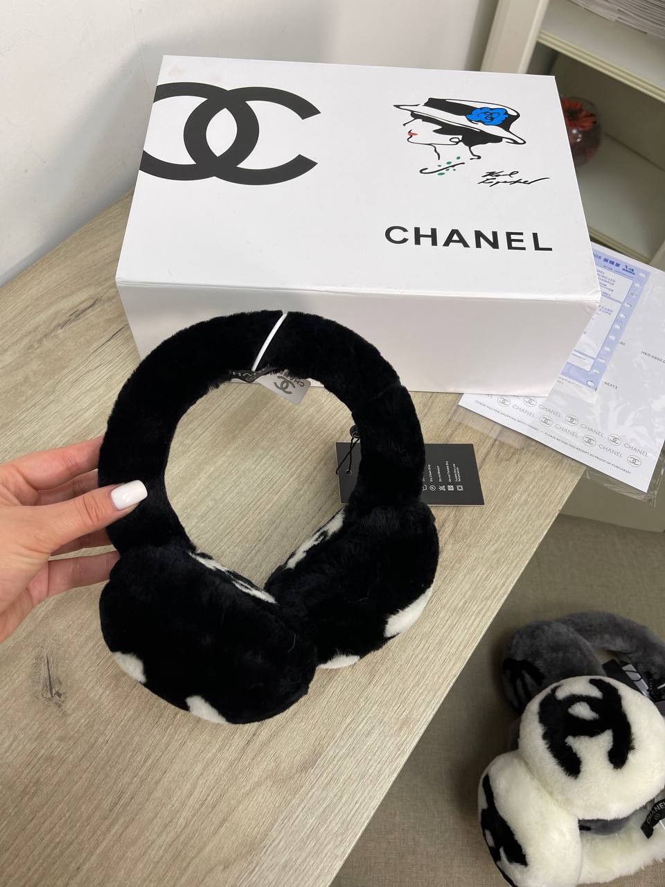 Коллекционные наушники меховые Chanel BP-43727 Коллекционные наушники меховые Chanel BP-43727