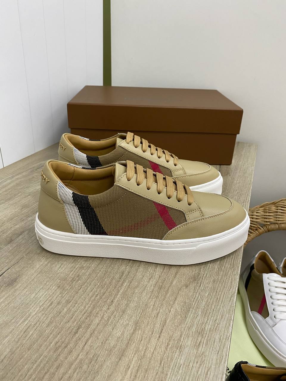 Кеды женские Burberry премиум BP-34656 Кеды женские Burberry премиум BP-34656