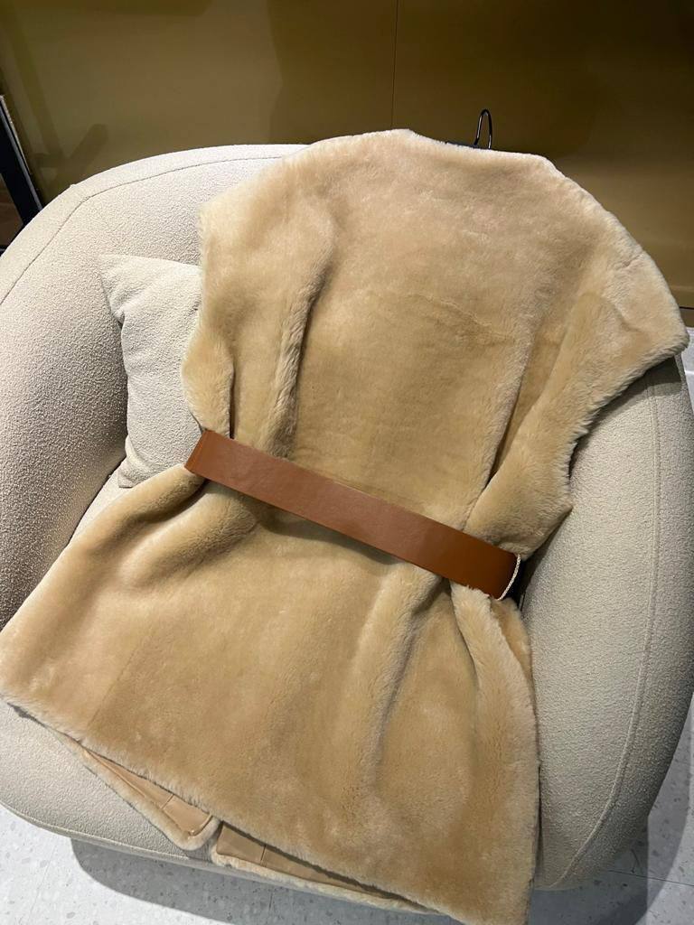 Меховой жилет коллекционный Prada BP-43630 Меховой жилет коллекционный Prada BP-43630