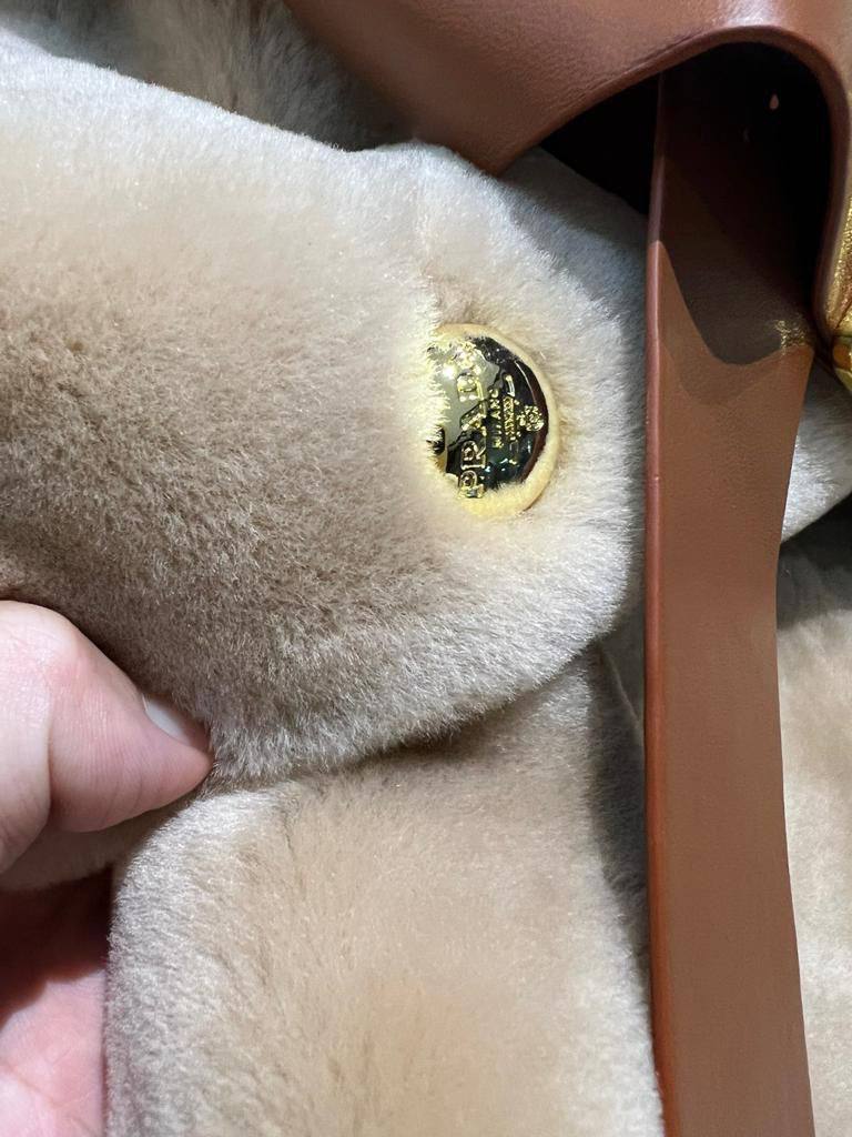 Меховой жилет коллекционный Prada BP-43630 Меховой жилет коллекционный Prada BP-43630