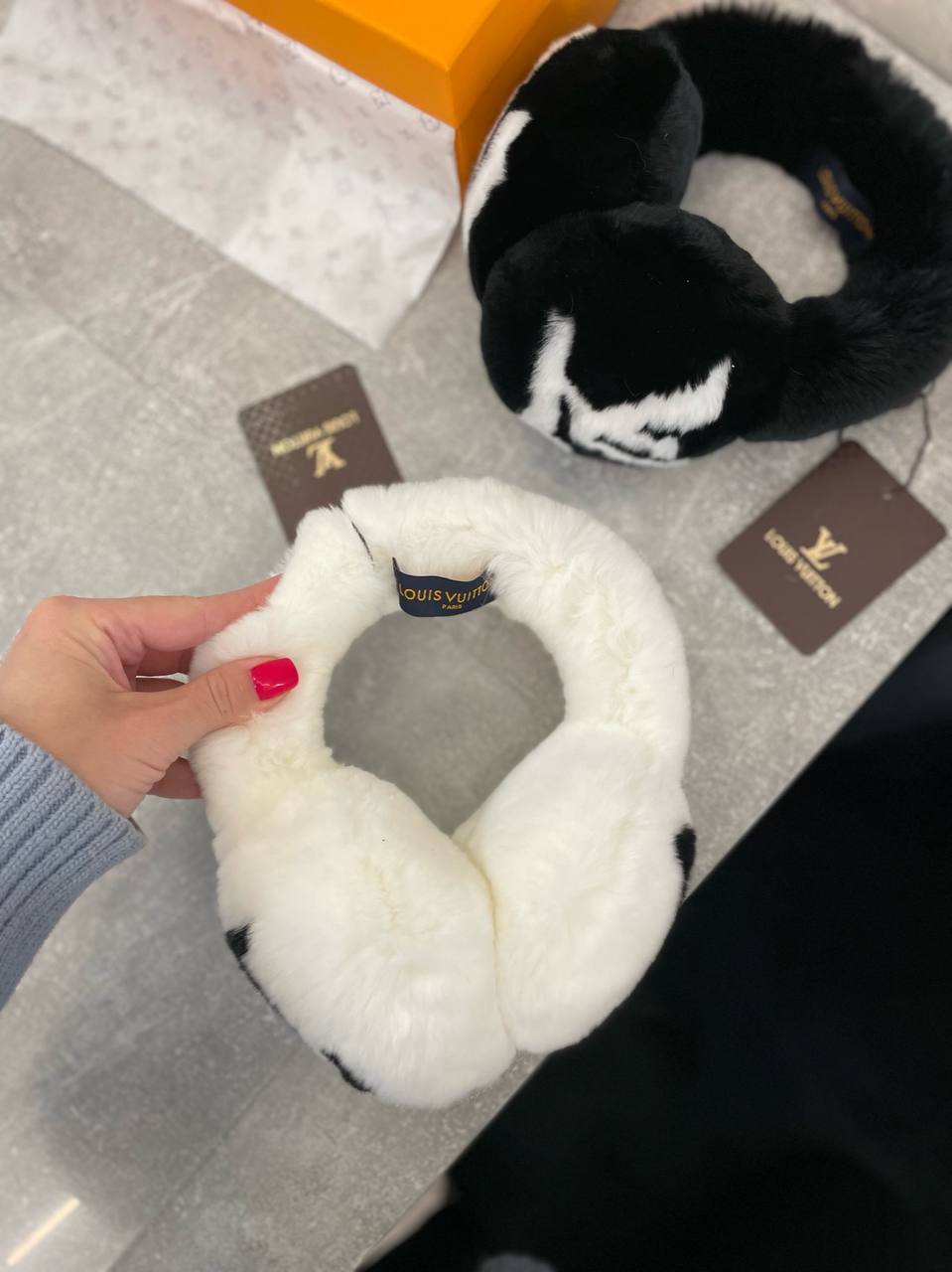 Коллекционные меховые наушники Louis Vuitton BP-43838 Коллекционные меховые наушники Louis Vuitton BP-43838