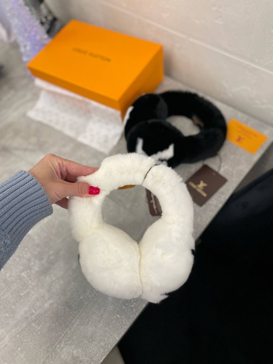 Коллекционные меховые наушники Louis Vuitton BP-43838 Коллекционные меховые наушники Louis Vuitton BP-43838