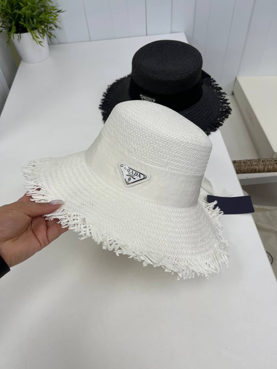 Дизайнерская шляпа Prada BP-34110 Дизайнерская шляпа Prada BP-34110