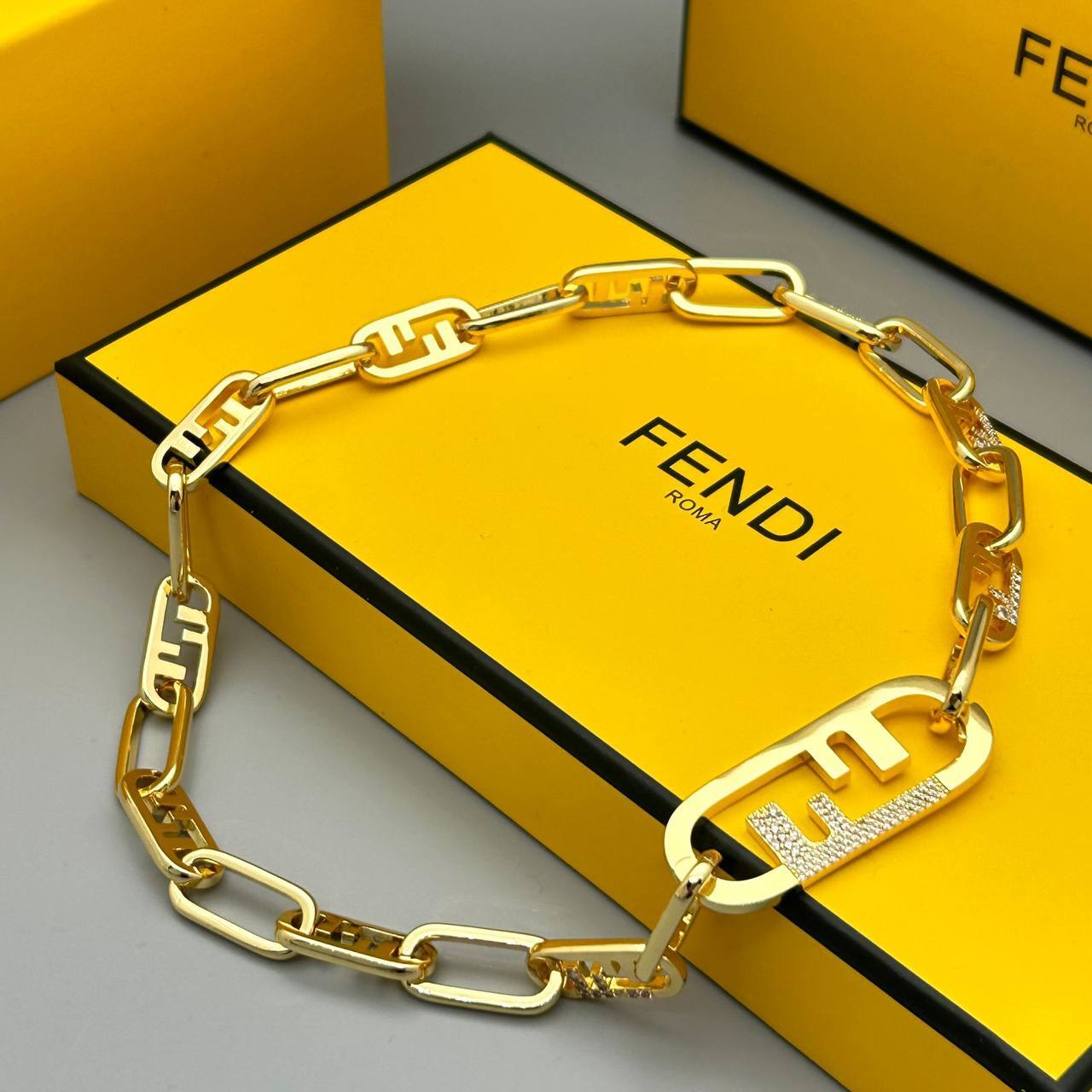 Подвеска трендовая Fendi BP-52707 Подвеска трендовая Fendi BP-52707