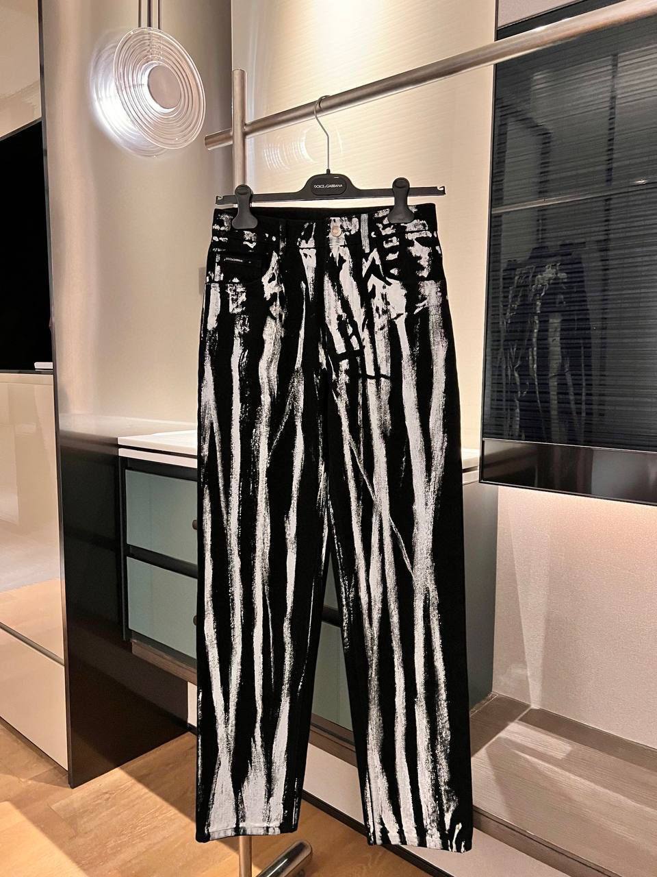 Джинсы-бойфренды Dolce & Gabbana с эффектом потертости BP-25658 Джинсы-бойфренды Dolce & Gabbana с эффектом потертости BP-25658