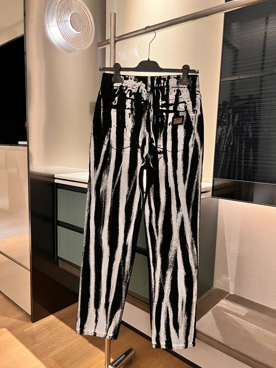 Джинсы-бойфренды Dolce & Gabbana с эффектом потертости BP-25658 Джинсы-бойфренды Dolce & Gabbana с эффектом потертости BP-25658