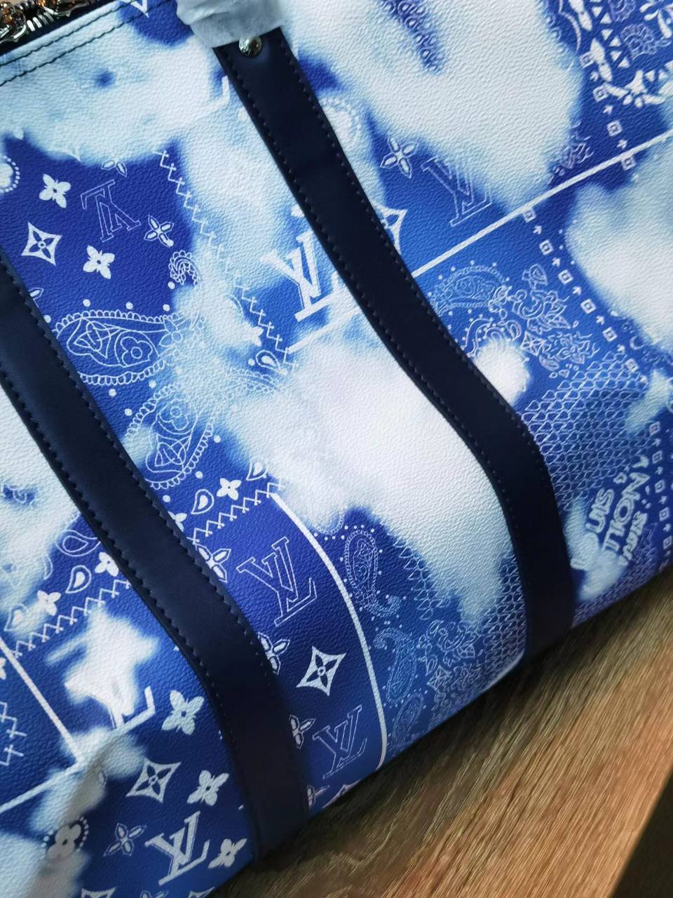 Дорожная сумка сине-белая Louis Vuitton BP-15123 Дорожная сумка сине-белая Louis Vuitton BP-15123