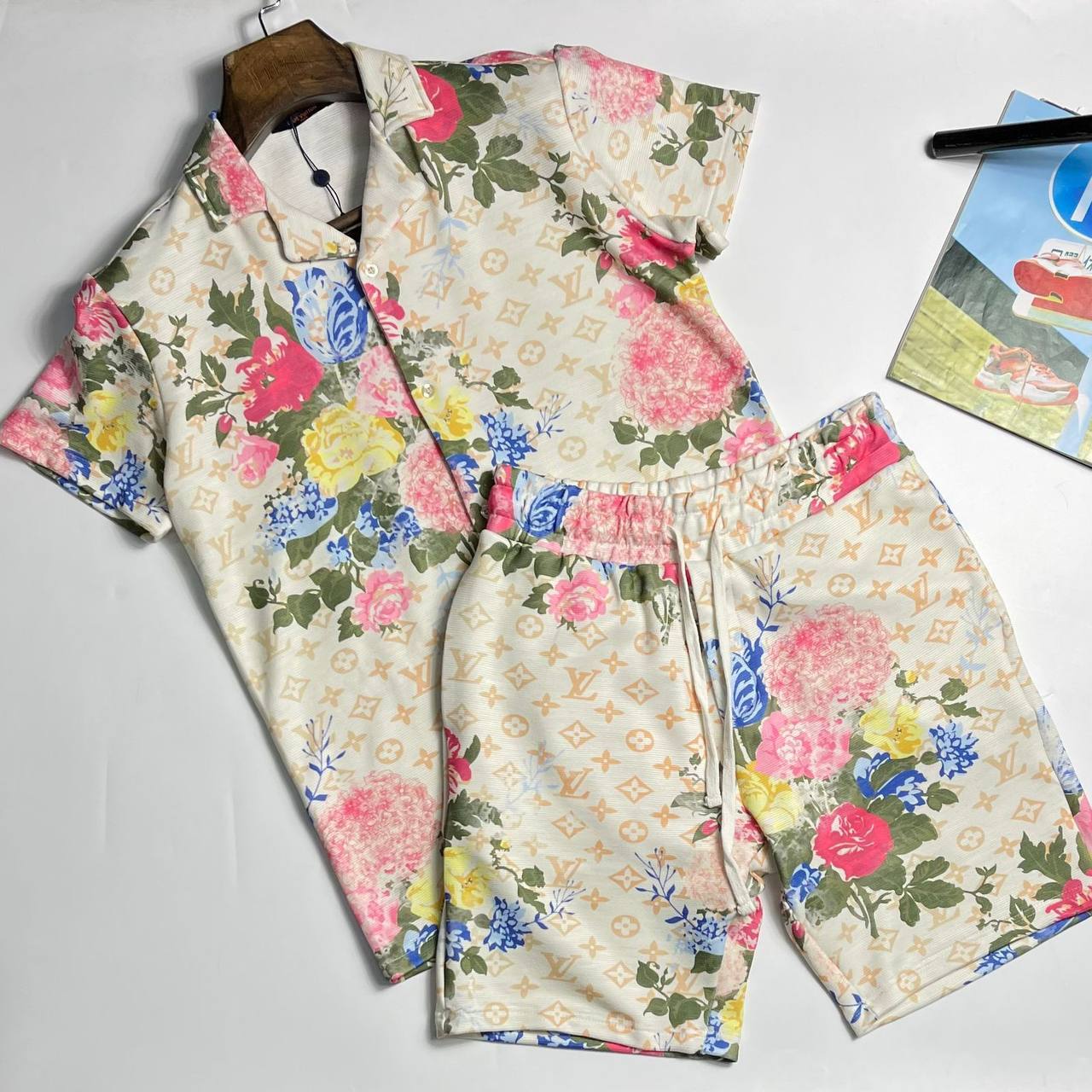 Louis Vuitton цветной костюм мужской с рисунками BP-32013 Louis Vuitton цветной костюм мужской с рисунками BP-32013