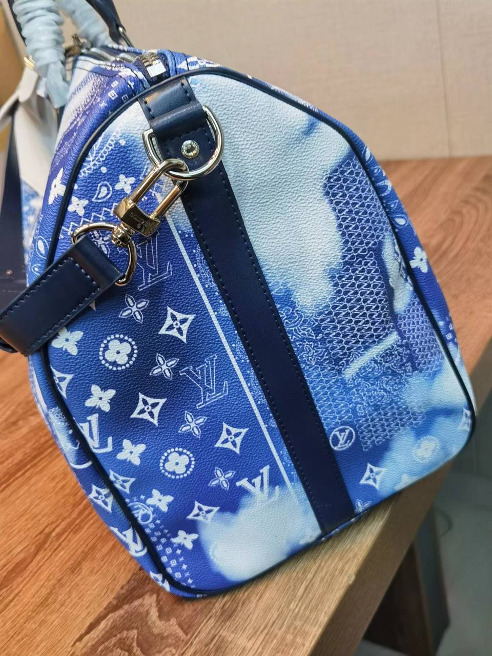 Дорожная сумка сине-белая Louis Vuitton BP-15123 Дорожная сумка сине-белая Louis Vuitton BP-15123