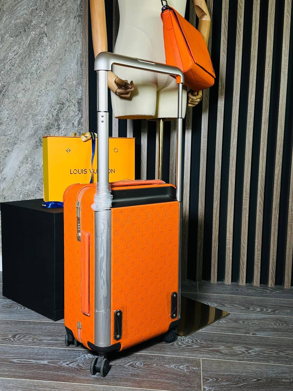 Чемодан компактный Louis Vuitton 50+5/35/23 см BP-40462 Чемодан компактный Louis Vuitton 50+5/35/23 см BP-40462