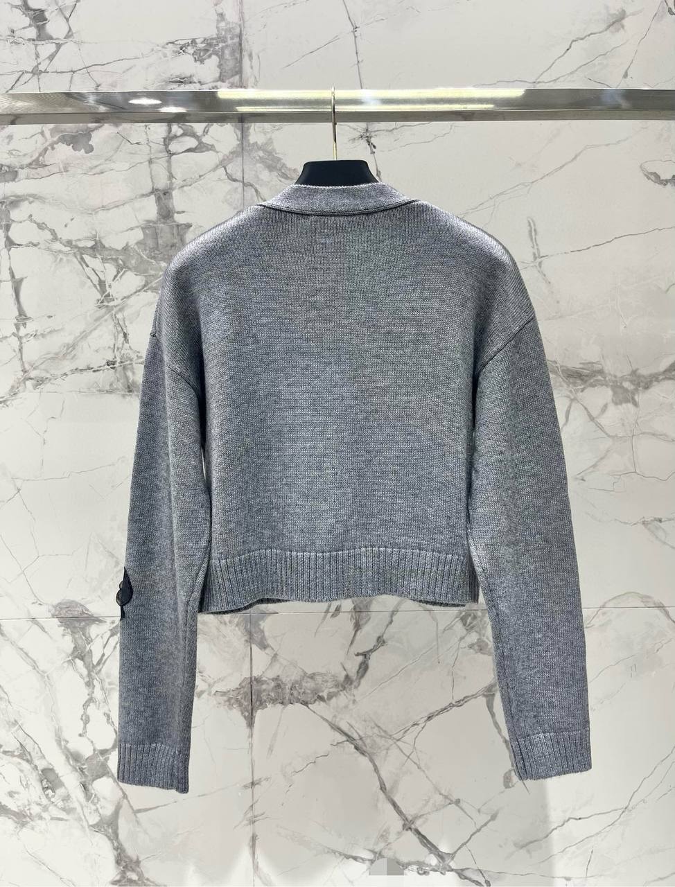 Кардиган элитный со стильными украшениями Valentino Garavani VLTN BP-268535 Кардиган элитный со стильными украшениями Valentino Garavani VLTN BP-268535