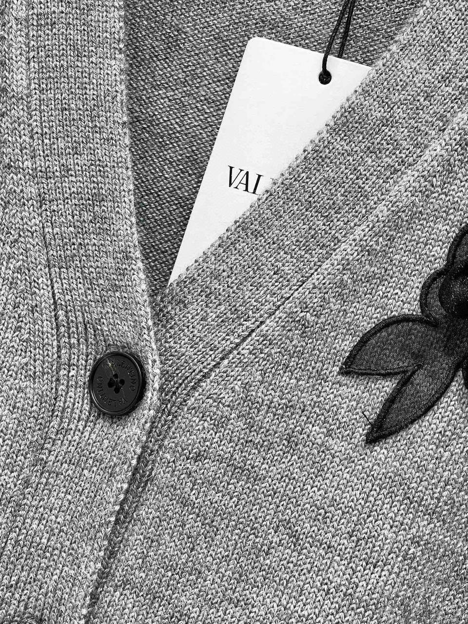 Кардиган элитный со стильными украшениями Valentino Garavani VLTN BP-268535 Кардиган элитный со стильными украшениями Valentino Garavani VLTN BP-268535