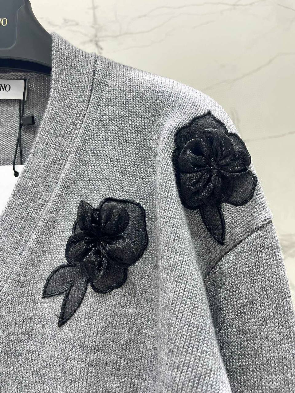 Кардиган элитный со стильными украшениями Valentino Garavani VLTN BP-268535 Кардиган элитный со стильными украшениями Valentino Garavani VLTN BP-268535