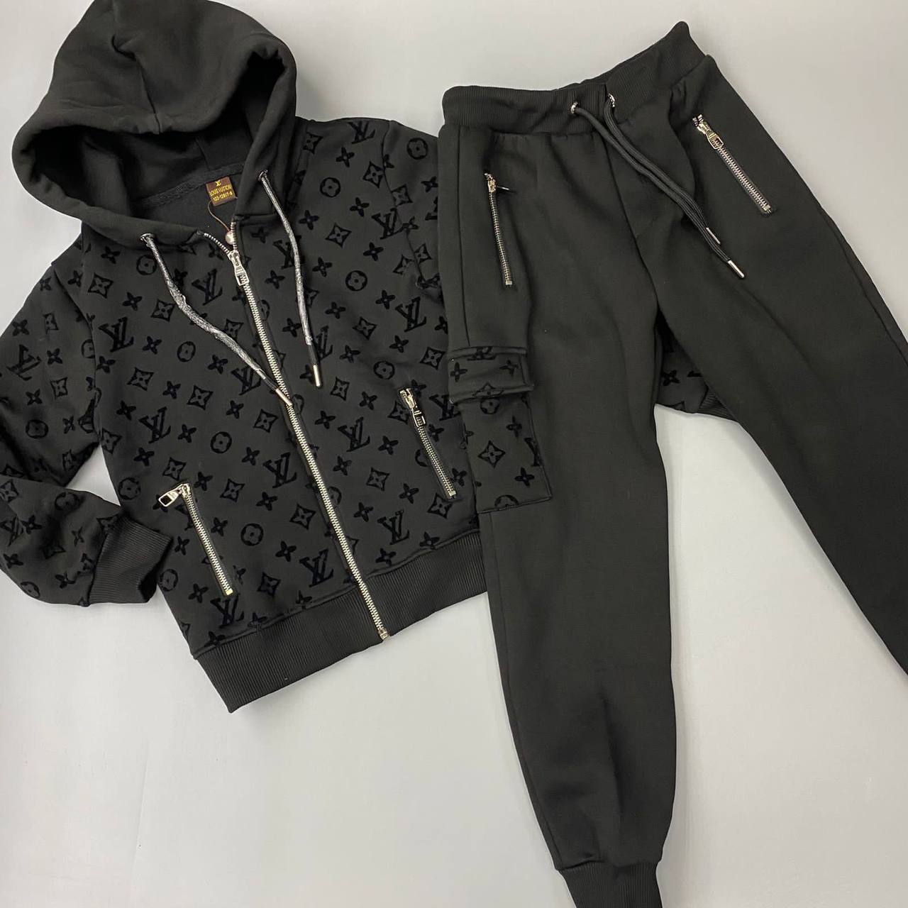 Louis Vuitton костюм на флисе BP-20813 Louis Vuitton костюм на флисе BP-20813