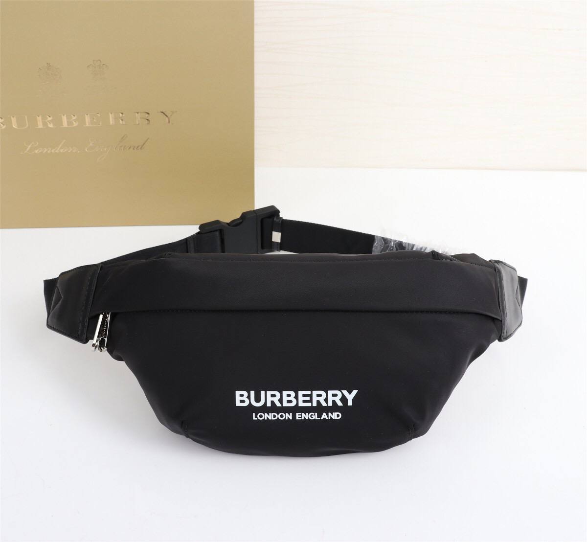 Сумка поясная черная Sonny Burberry BP-577559 Сумка поясная черная Sonny Burberry BP-577559