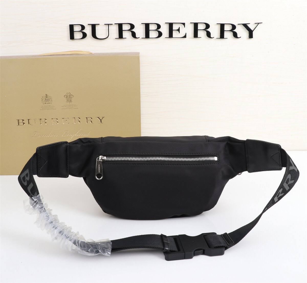 Сумка поясная черная Sonny Burberry BP-577559 Сумка поясная черная Sonny Burberry BP-577559