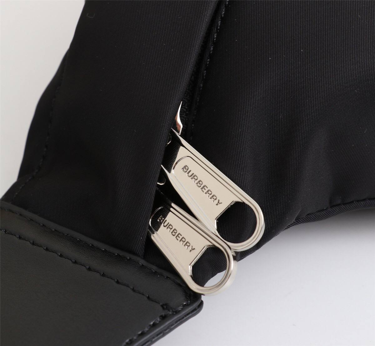 Сумка поясная черная Sonny Burberry BP-577559 Сумка поясная черная Sonny Burberry BP-577559