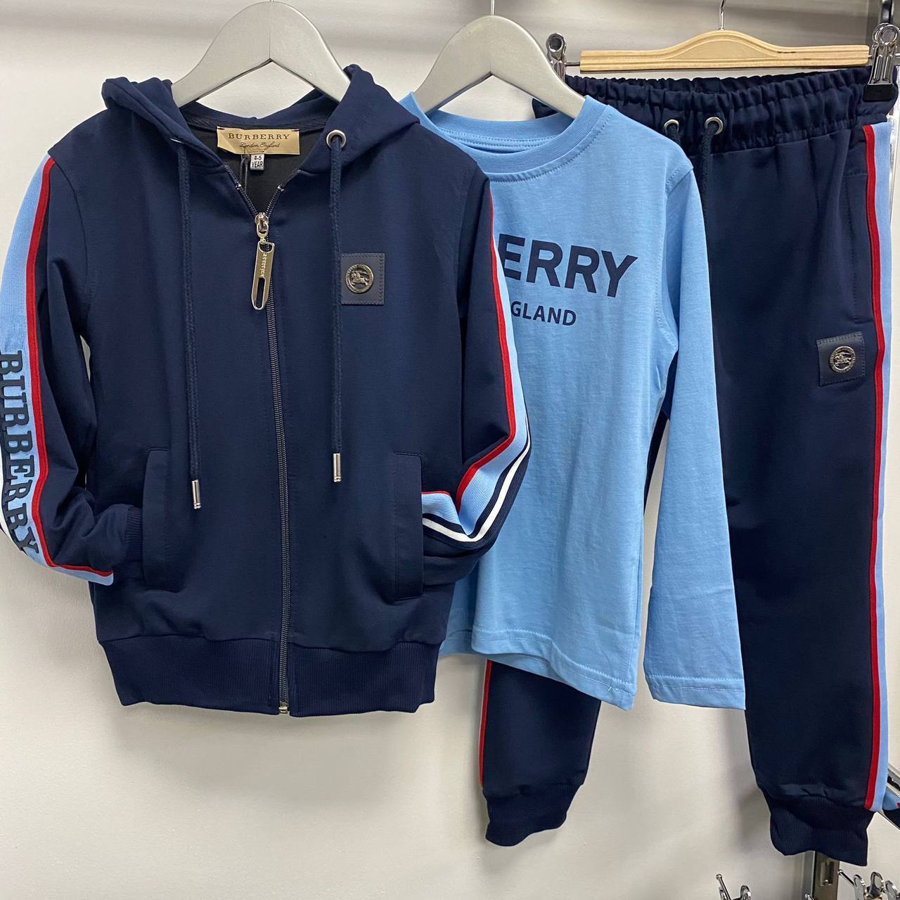 Burberry 3-ка костюм BP-18511 Burberry 3-ка костюм BP-18511