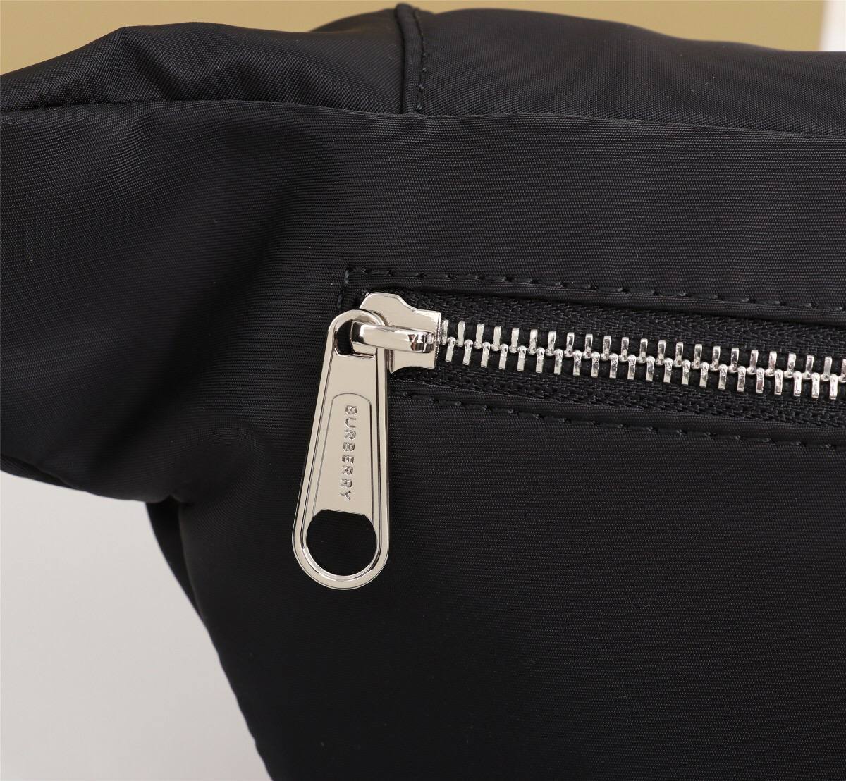 Сумка поясная черная Sonny Burberry BP-577559 Сумка поясная черная Sonny Burberry BP-577559