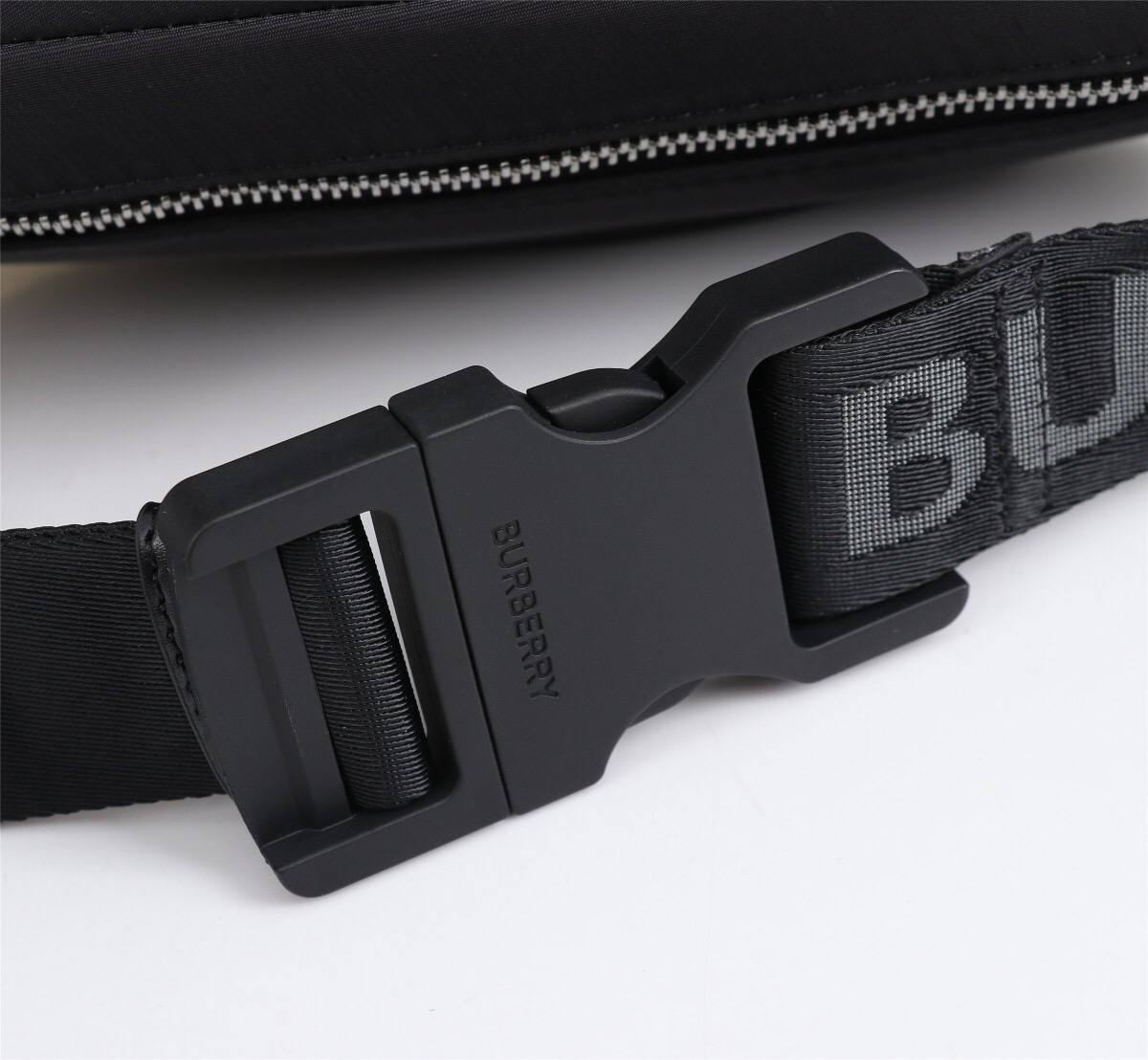 Сумка поясная черная Sonny Burberry BP-577559 Сумка поясная черная Sonny Burberry BP-577559