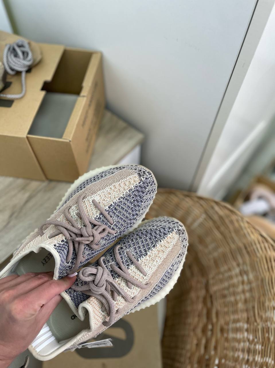 Серо-бежевые кроссовки Adidas Yeezy Boost BP-33888 премиум Серо-бежевые кроссовки Adidas Yeezy Boost BP-33888 премиум