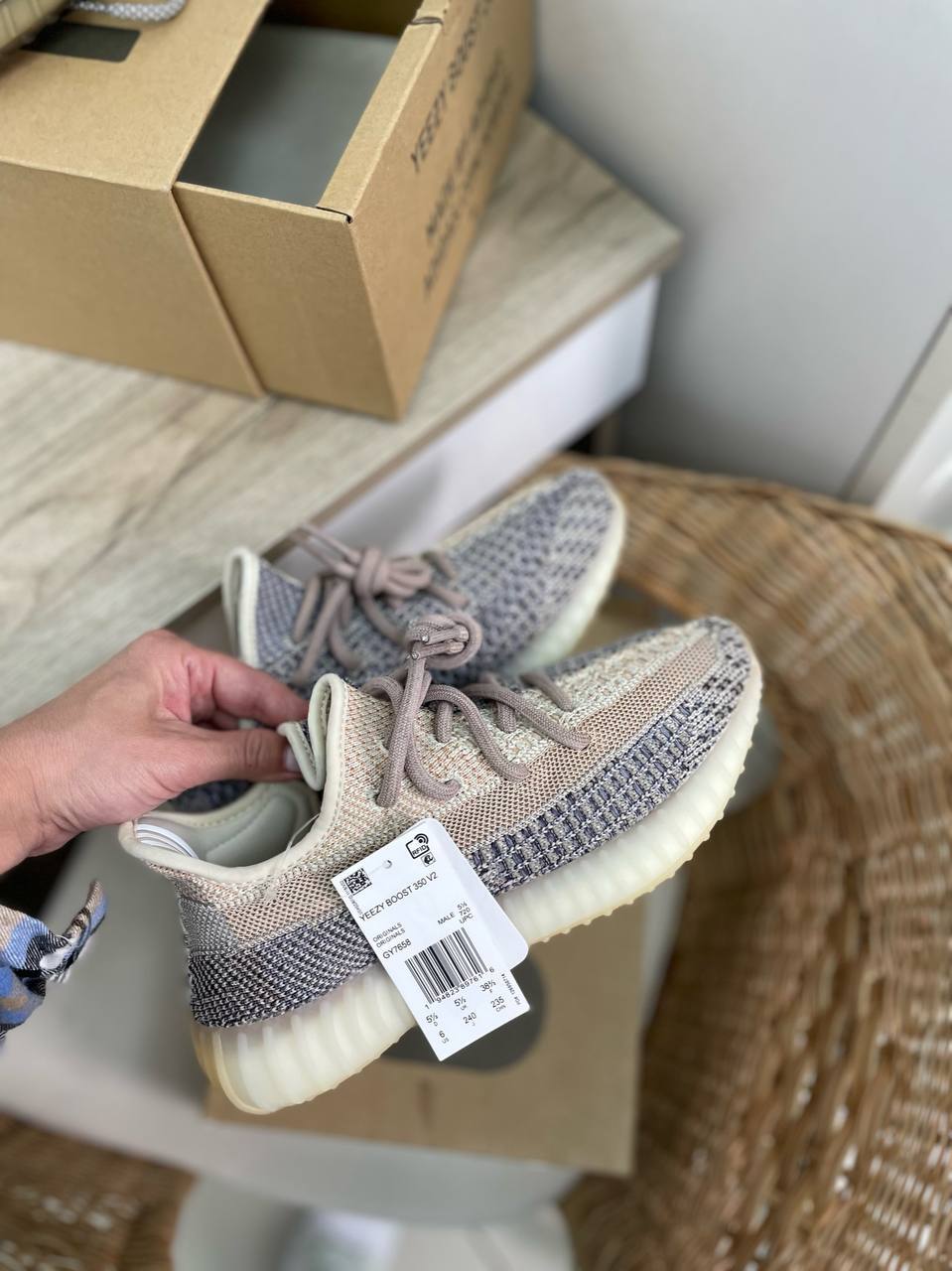 Серо-бежевые кроссовки Adidas Yeezy Boost BP-33888 премиум Серо-бежевые кроссовки Adidas Yeezy Boost BP-33888 премиум