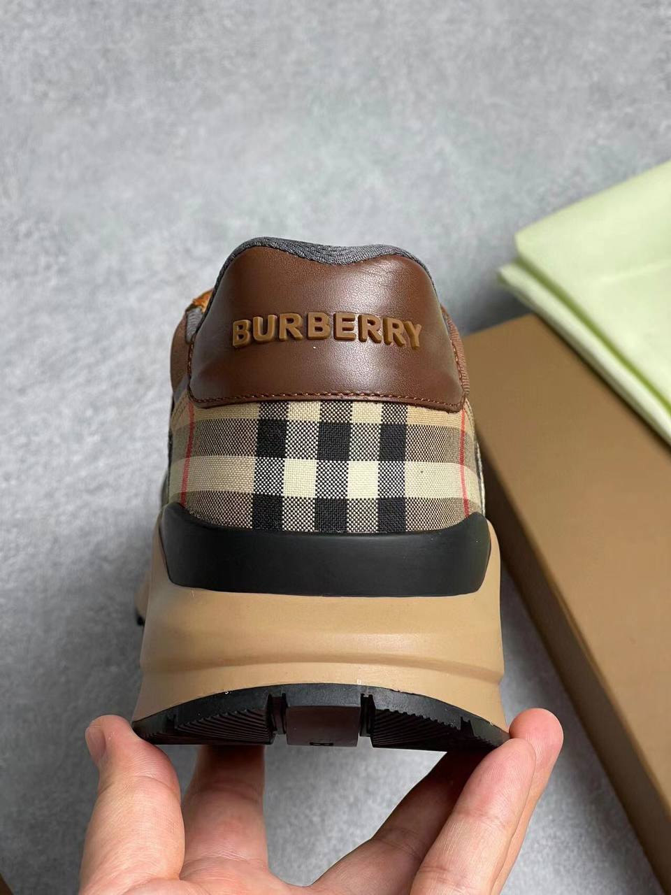 Burberry стильные кроссовки BP-19705 Burberry стильные кроссовки BP-19705
