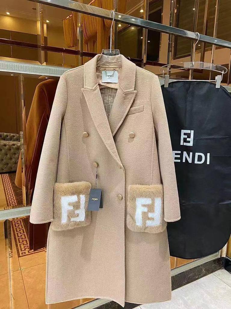 Двухстороннее пальто Fendi BP-41771 коллекционное Двухстороннее пальто Fendi BP-41771 коллекционное
