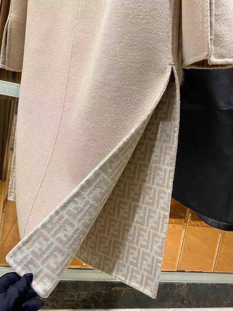 Двухстороннее пальто Fendi BP-41771 коллекционное Двухстороннее пальто Fendi BP-41771 коллекционное