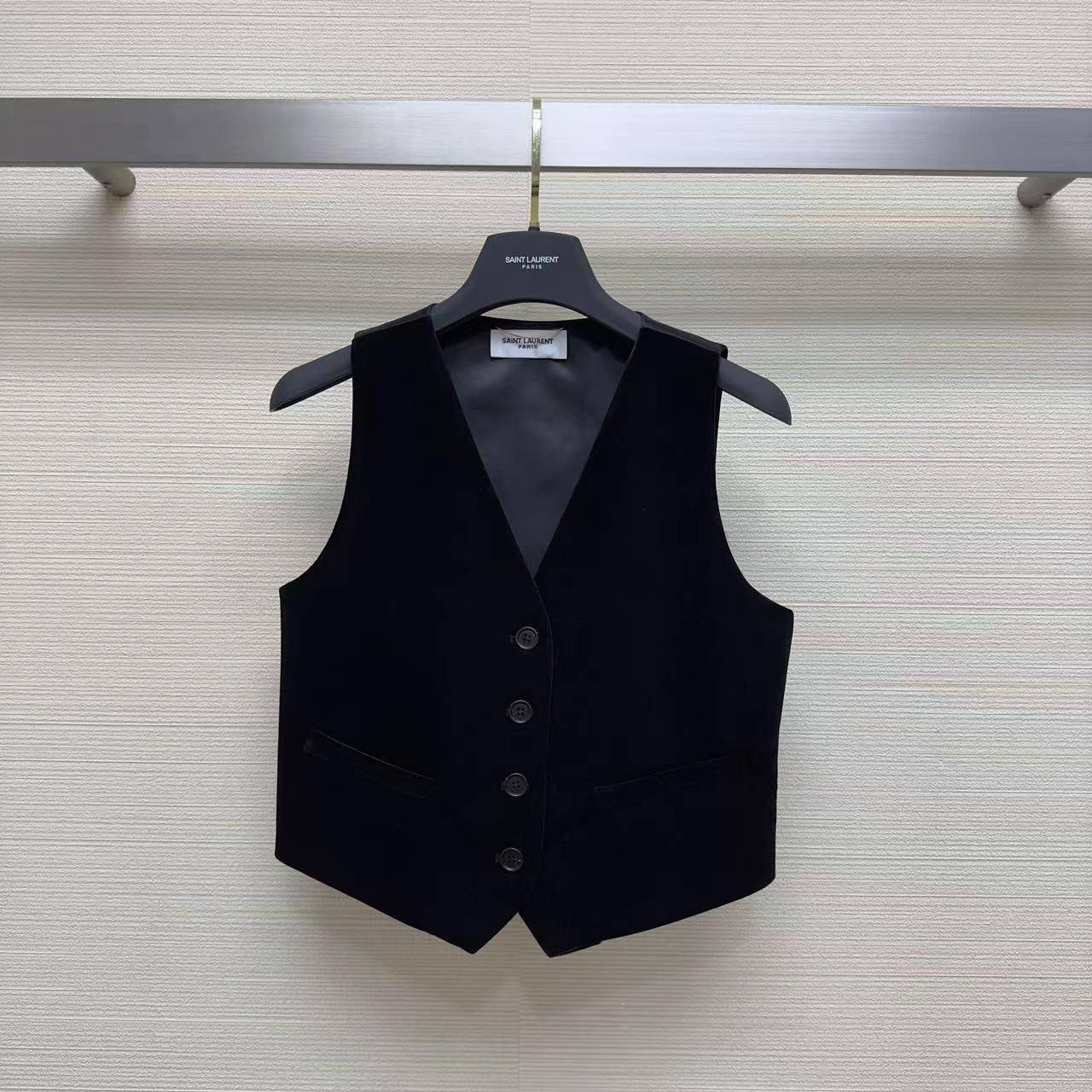 Жилет трендовый Yves Saint Laurent BP-41069 Жилет трендовый Yves Saint Laurent BP-41069