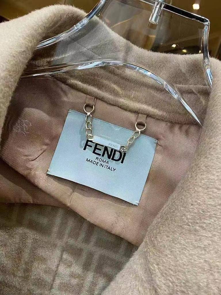 Двухстороннее пальто Fendi BP-41771 коллекционное Двухстороннее пальто Fendi BP-41771 коллекционное