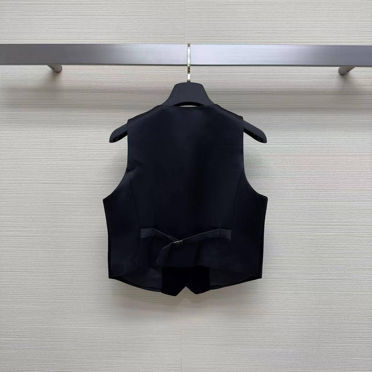 Жилет трендовый Yves Saint Laurent BP-41069 Жилет трендовый Yves Saint Laurent BP-41069