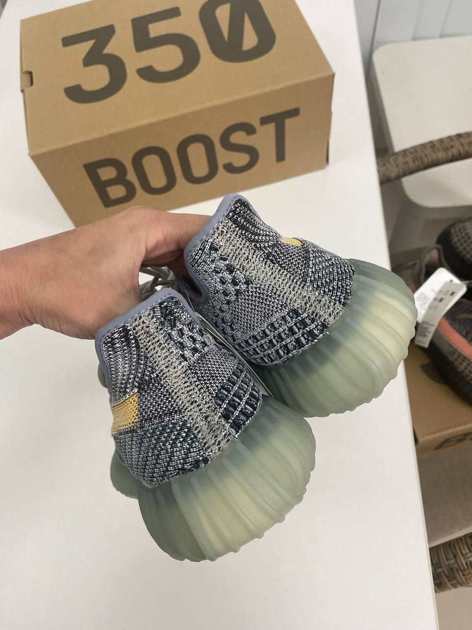 Серые кроссовки Adidas Yeezy Boost BP-33890 премиальные Серые кроссовки Adidas Yeezy Boost BP-33890 премиальные