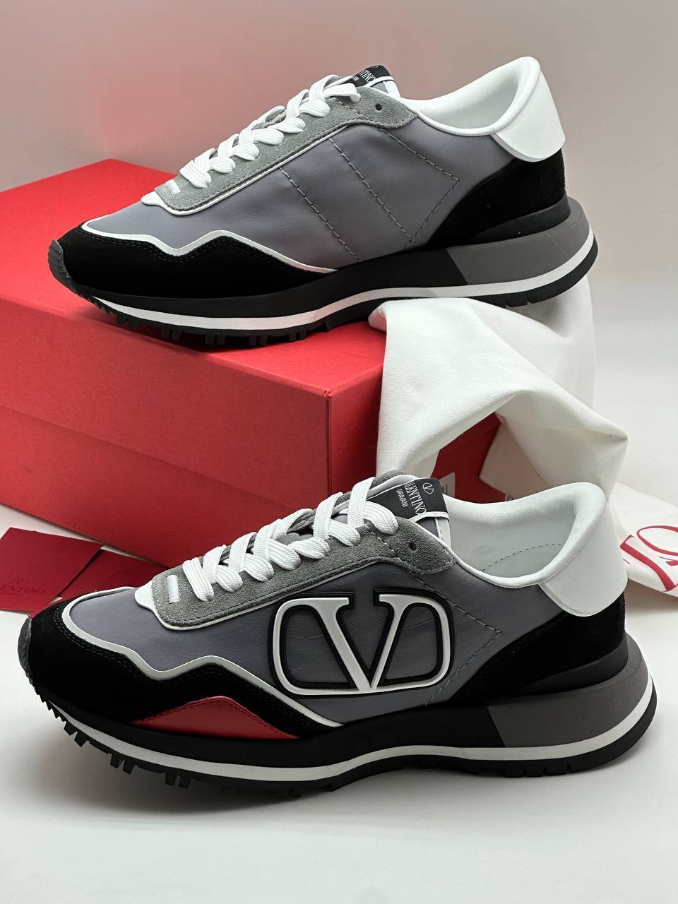 Valentino стильные кроссовки BP-32109 Valentino стильные кроссовки BP-32109